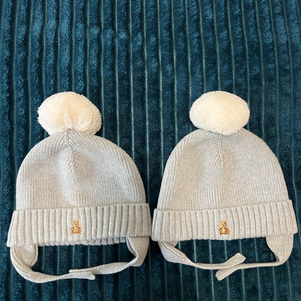 GAP Gray Knit Kids Hat with Cream Pom Pom